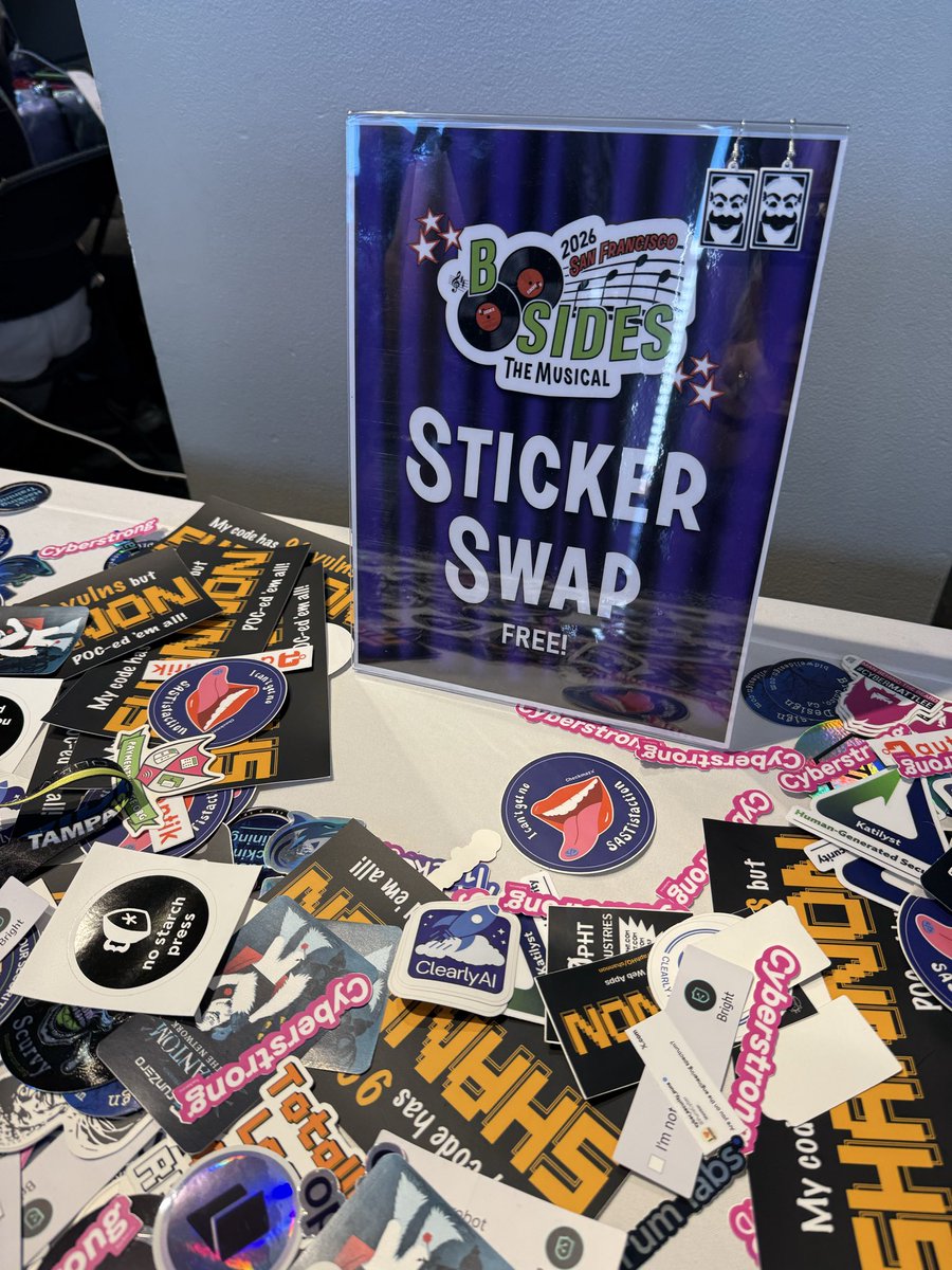 Goldielokx tweet media