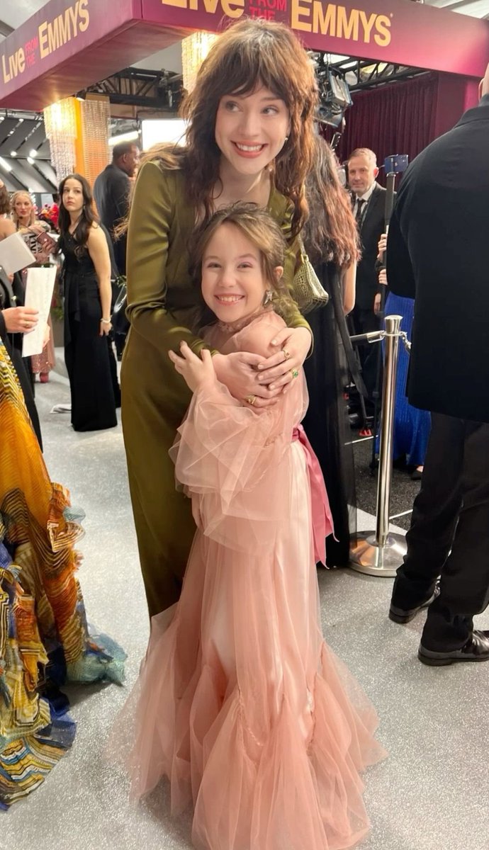 acervo sophie thatcher tweet media