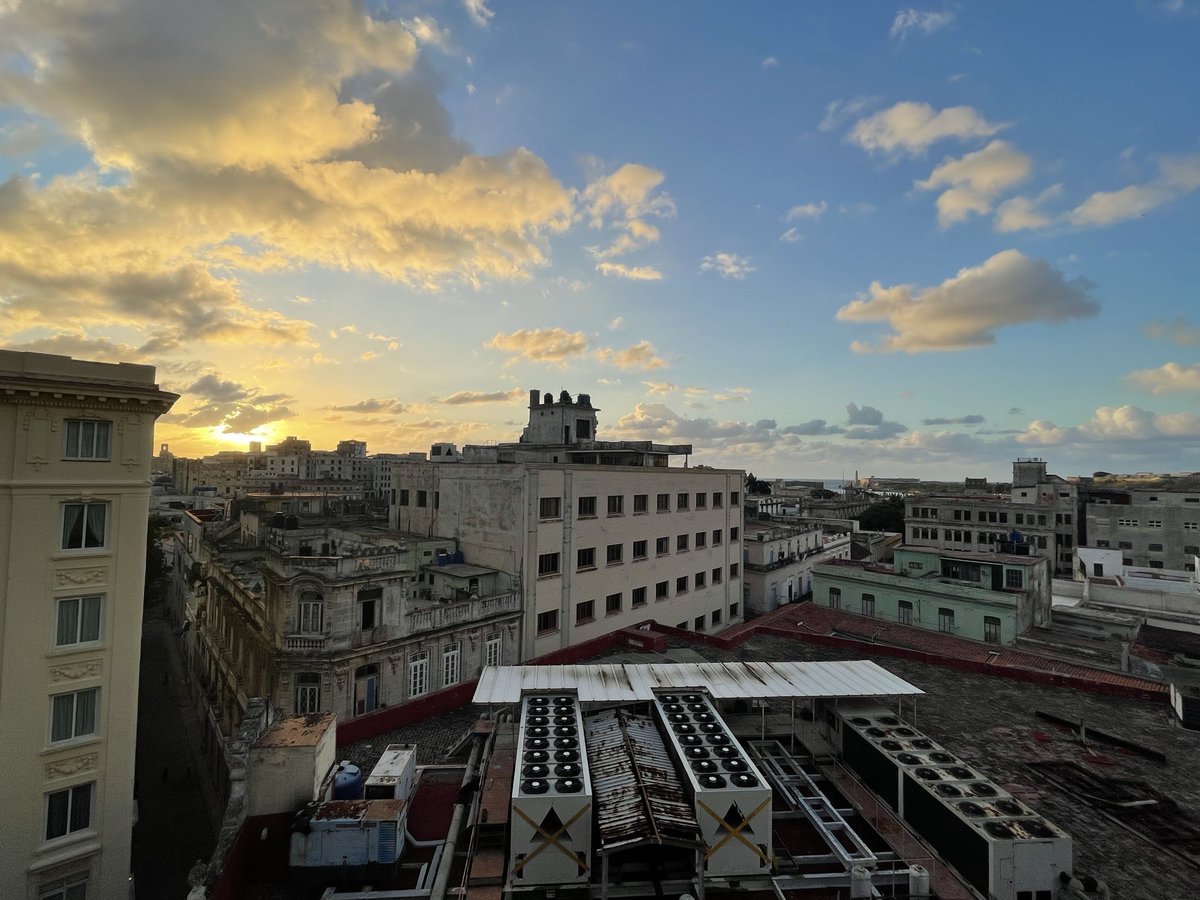 LThometAFP's tweet photo. Back in Cuba for first time in 10 years and country is hit by another nationwide blackout as night falls. https://t.co/Sce0PY8ViS