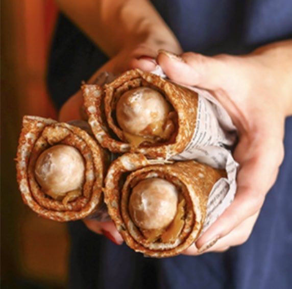 ガレット焼きたて😍
新宿伊勢丹フランス展🇫🇷フレンチフードホールでは久しぶりに焼きたてガレット！クレープにレンヌの名物ガレットソシスも👏本場ブルターニュで賞も取ってるSAKURAIが初登場なのです♪
会期は↓
4月22日(水)〜29日(水・祝）
※22日MIカード会員さまご招待日
#フランス展　#伊勢丹PR