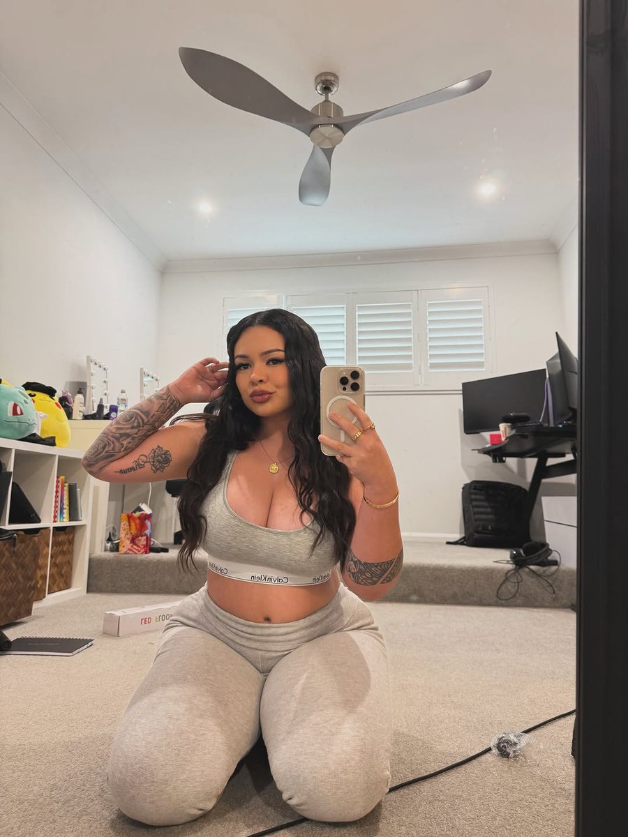 kat_holmes173's tweet photo. Tell me I'm pretty 😉💕 https://t.co/k6sy01Iz0w
