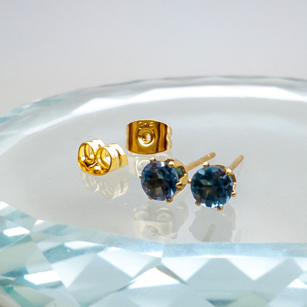 OKAERI_parts's tweet photo. 普段使いに ロンドンブルートパーズ 4mm スタッドピアス ＊Rire＊ 一粒ピアス ステンレス 天然石💫

＊知的で聡明な青 ブルートパーズ
普段使いにピッタリピアス！ お仕事の時用や、2個目のホール用にも😊
https://t.co/w4dXqkfpRg

#天然石 #ハンドメイド #ロンドンブルートパーズ https://t.co/vzkeGA2D3x