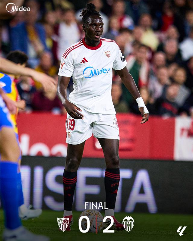 El <a href="/peladoalmeyda/">Matías Jesús Almeyda</a> sigue yerrando

Varios planteamientos y alineaciones erráticas q el mismo corregía en el descanso.

La nefasta directiva no ha tenido la valentía de cesarlo. Ahora nos vemos mirando a segunda con un desastre de partido por su nula visión futbolística

¡Fuera ya!