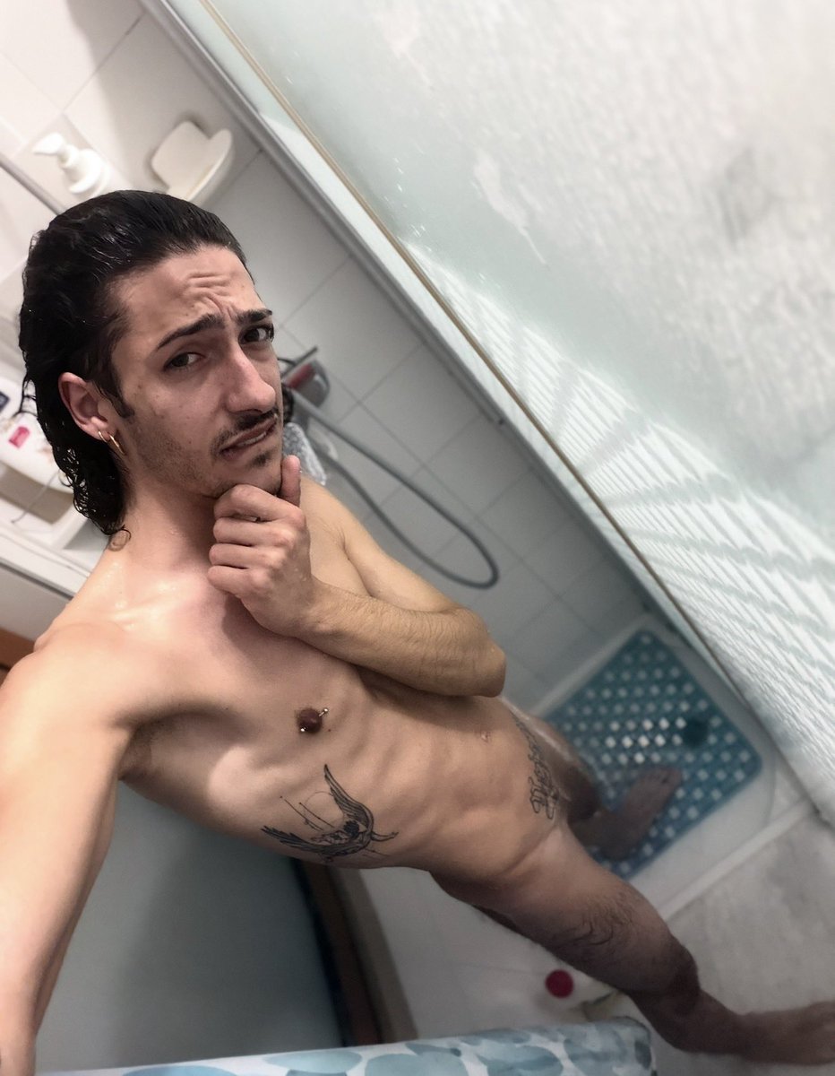 OnlyForFans99's tweet photo. Su of vi masturbate alla grande https://t.co/m9lyCQXhpO
