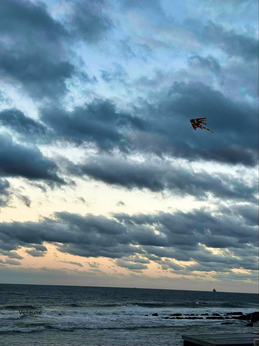 VijayEllaurie's tweet image. Wishing you all a calm and peaceful weekend #weekendvibes #weekend #seaside #sunset