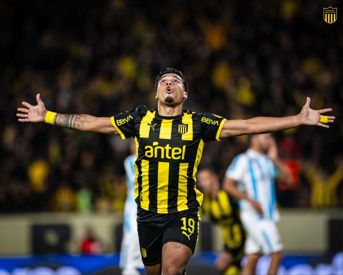 Lucasvidela_222's tweet photo. 4M NO SON NADA. AREZO ES PEÑAROL Y DE ACA NO SE PUEDE IR. https://t.co/aQQ1h2Sc6R