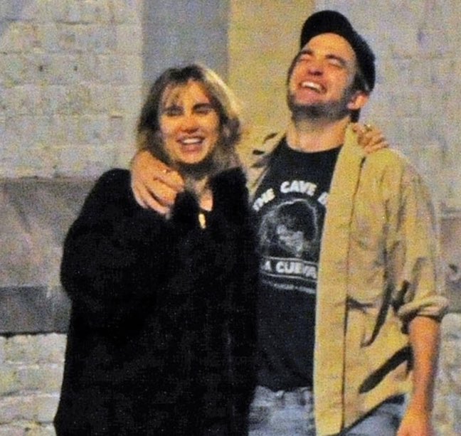 belle 🦇 tweet media