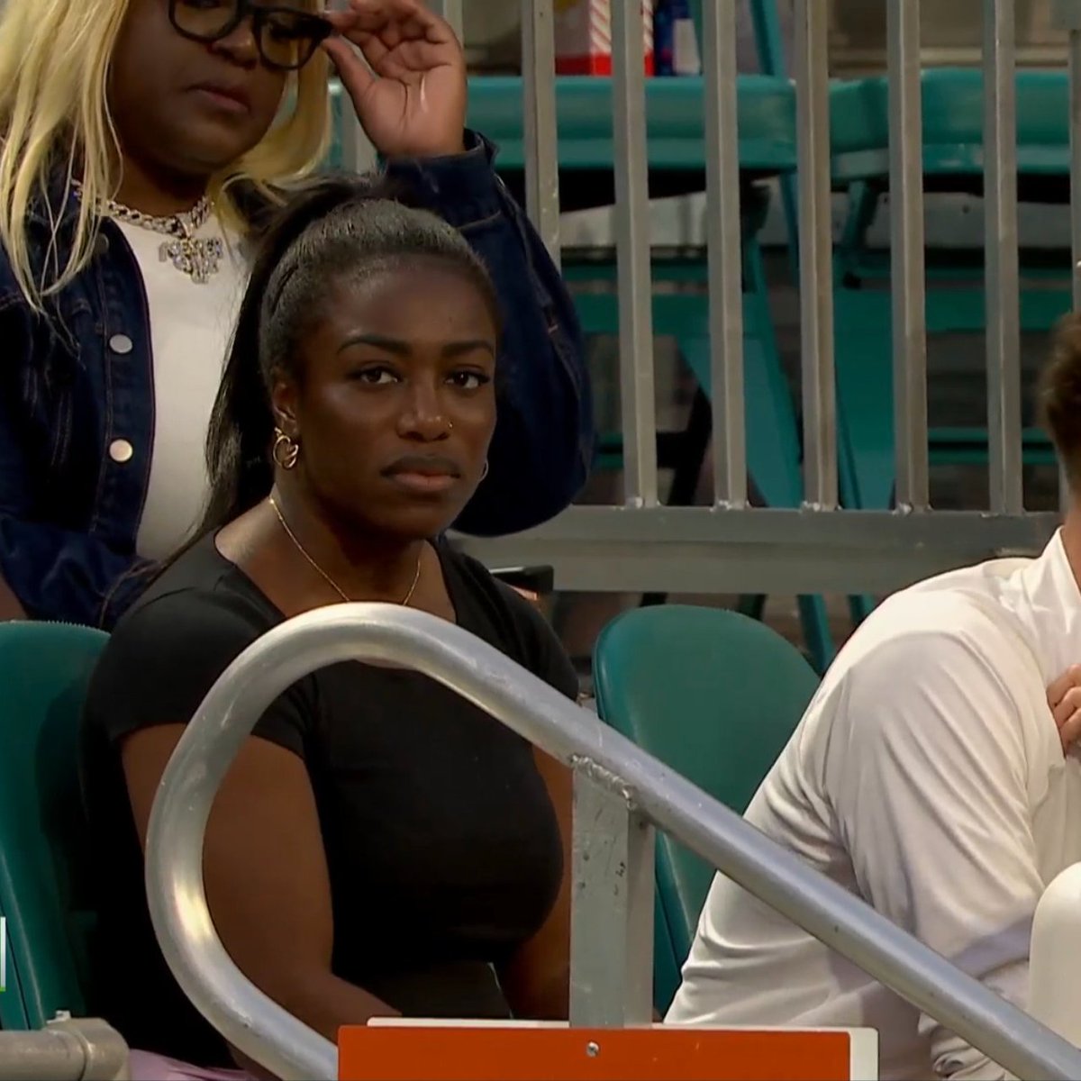 christianscourt's tweet photo. Former world No. 73 Sachia Vickery's been vocal in Alycia Parks' coaching box tonight vs Gauff and it seems to be paying off, Alycia has a 4-2 lead rn.

Vickery was also in Parks' player box for the AO. https://t.co/d9qNrAq4Qq