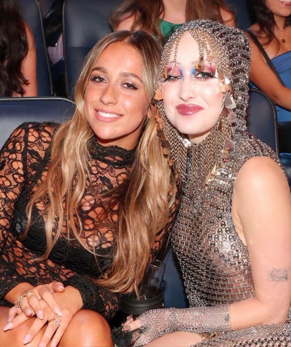 Tate McRae Crave tweet media