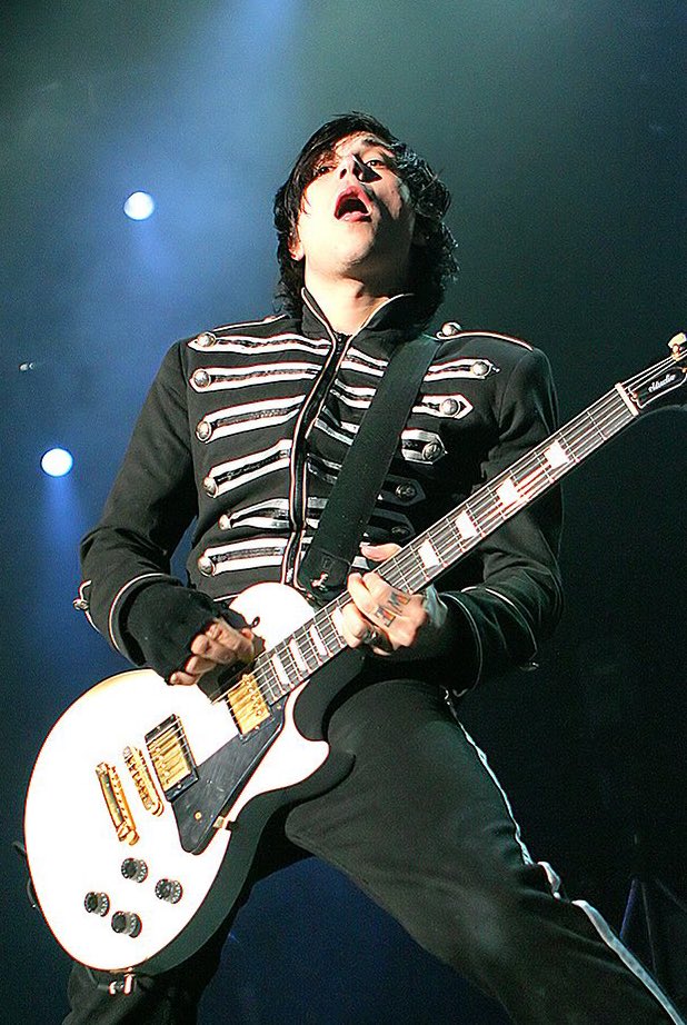 jess 🖤🗡️ tweet media