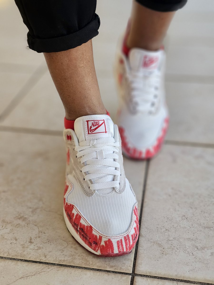 Ms. Snkrhead Lyfe 👟 tweet media