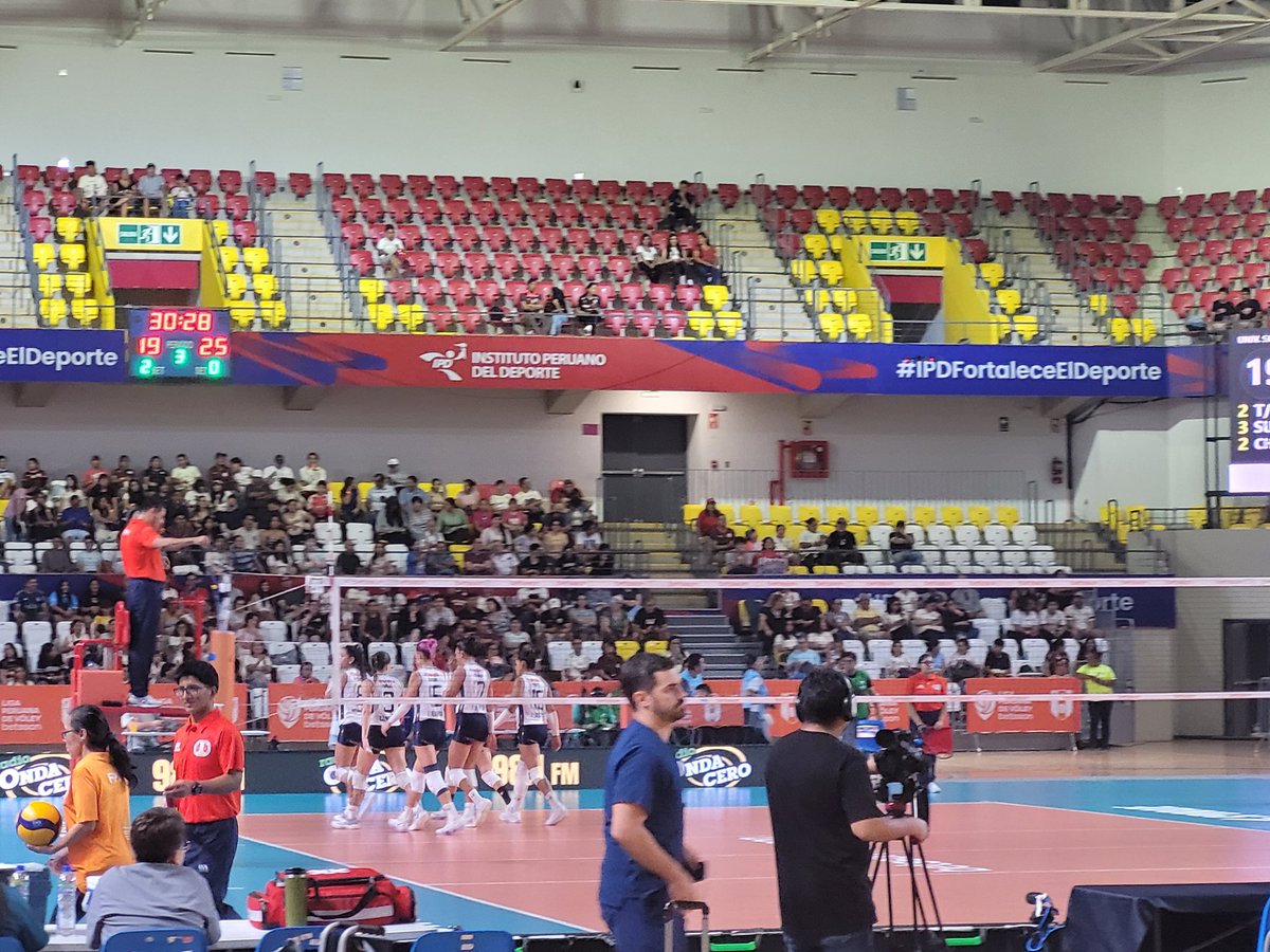 PeruTribuna's tweet image. ¡CIRCOLO NO SE RINDE!

Circolo Sportivo Italiano se queda con el tercer set por 25-19 ante Universidad San Martín, en la Liga Peruana de Vóley. Circolo buscará llevar el partido al quinto set.

#voley #ligaperuanadevoley #circolo
