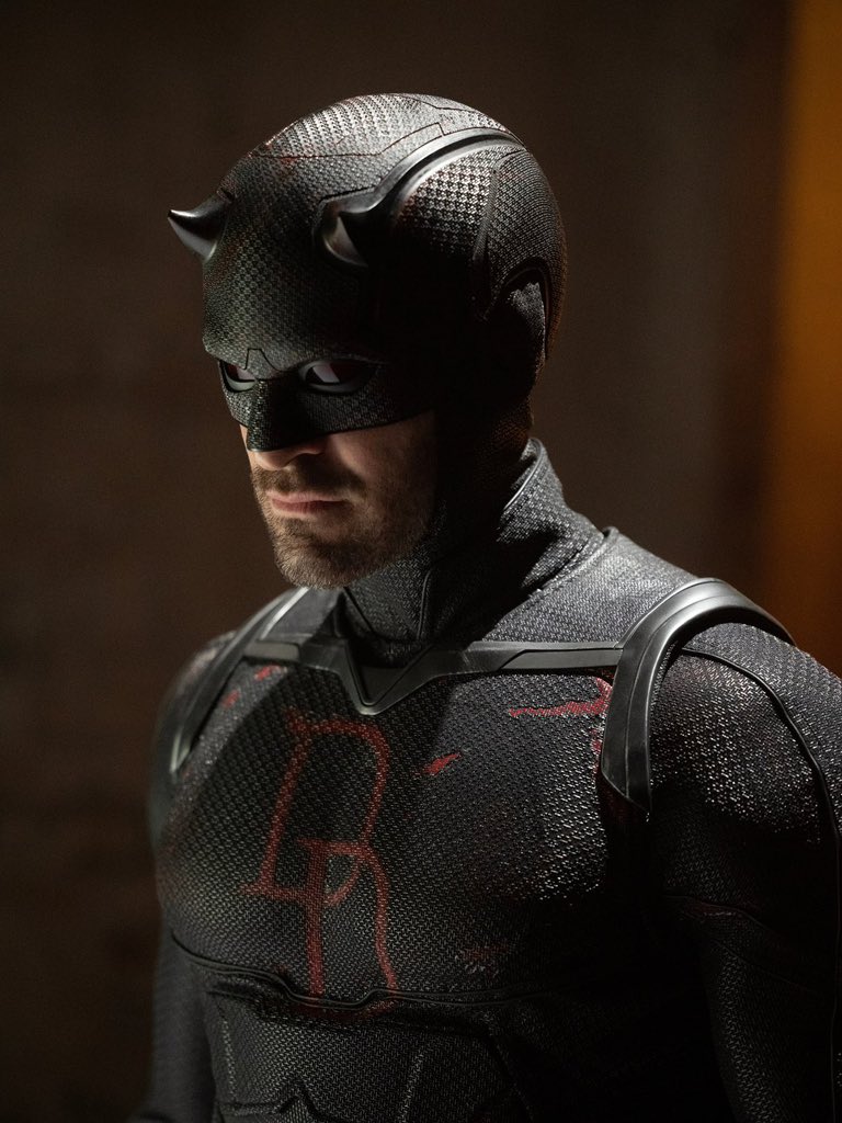somosgeeksnews's tweet photo. ¡ES HERMOSO! 😍 Tenemos nuevo vistazo al nuevo traje del diablo de Hell’s Kitchen en la segunda temporada de #Daredevil Born Again. https://t.co/sn9CSCLGSh