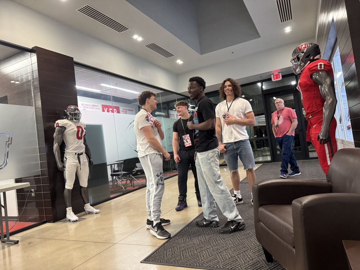 Coach Avery Thompson Sr tweet media