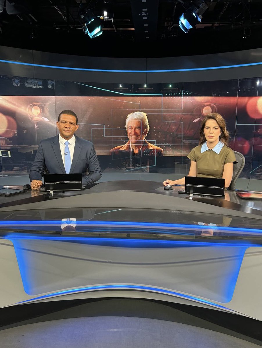 Lucas21751766's tweet photo. Mais um sábado com Márcio Bonfim e Mariana Gross!
A dobradinha #NE2+#RJ1 no plantão do #JN desse sábado #netv #rjtv @bonfim_marcio @ladygross https://t.co/rhj2gI8GWm