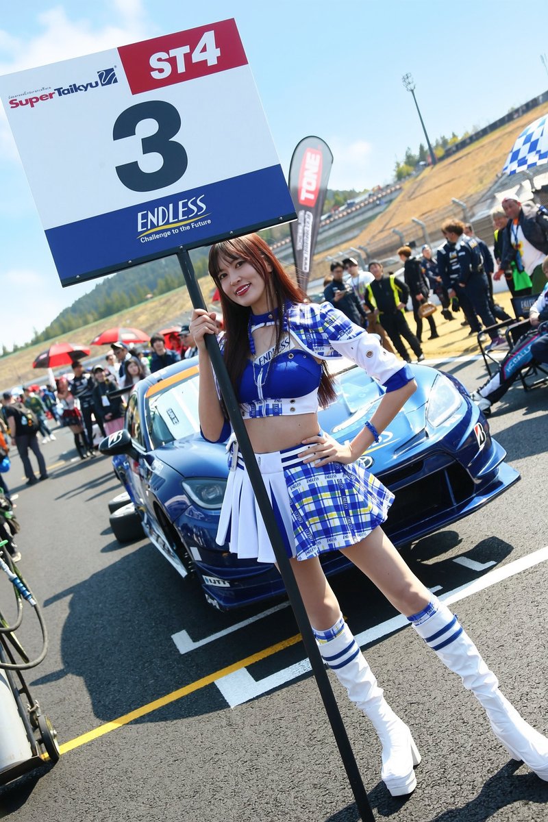 hatsune_nanami's tweet photo. グリッドボード頭ぶつかる系女子です
#デカ女 #174cm https://t.co/TIjZY6V8cY