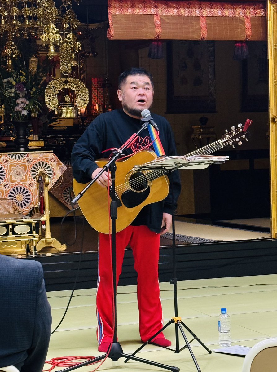 10dChloe's tweet photo. 【無事終了🙏】
3/20大乗寺さまで行われた”東日本追悼法要” 映画「有り、触れた、未来」上映+武田英祐一さんミニライブは皆さまのおかげさまで無事終了いたしました✨
大変有意義な時間を共有出来た事に感謝申し上げます🙇‍♀️
是非またお寺に足を運んでください♪
#有り触れた未来 #THE武田組 https://t.co/poMvh7Dvcz