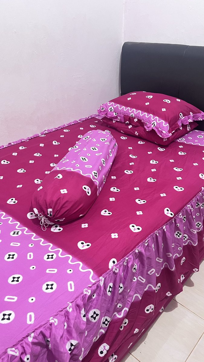 dariyyaya's tweet photo. Lucuu bgttt plg plgg sprei nya pink lucu adem menggemaskan, terima kasih ibuku🫰🏻 https://t.co/EfB2WtISUd