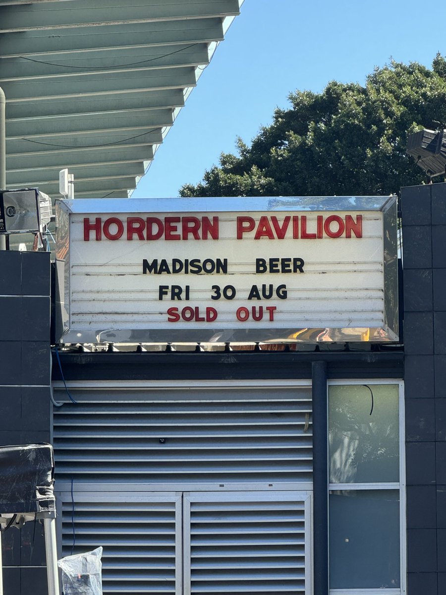 ramona 🦢 tweet media