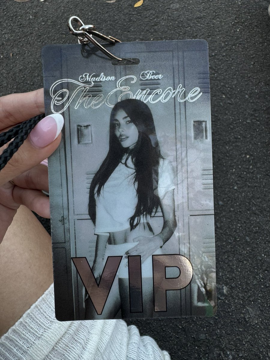 ramona 🦢 tweet media