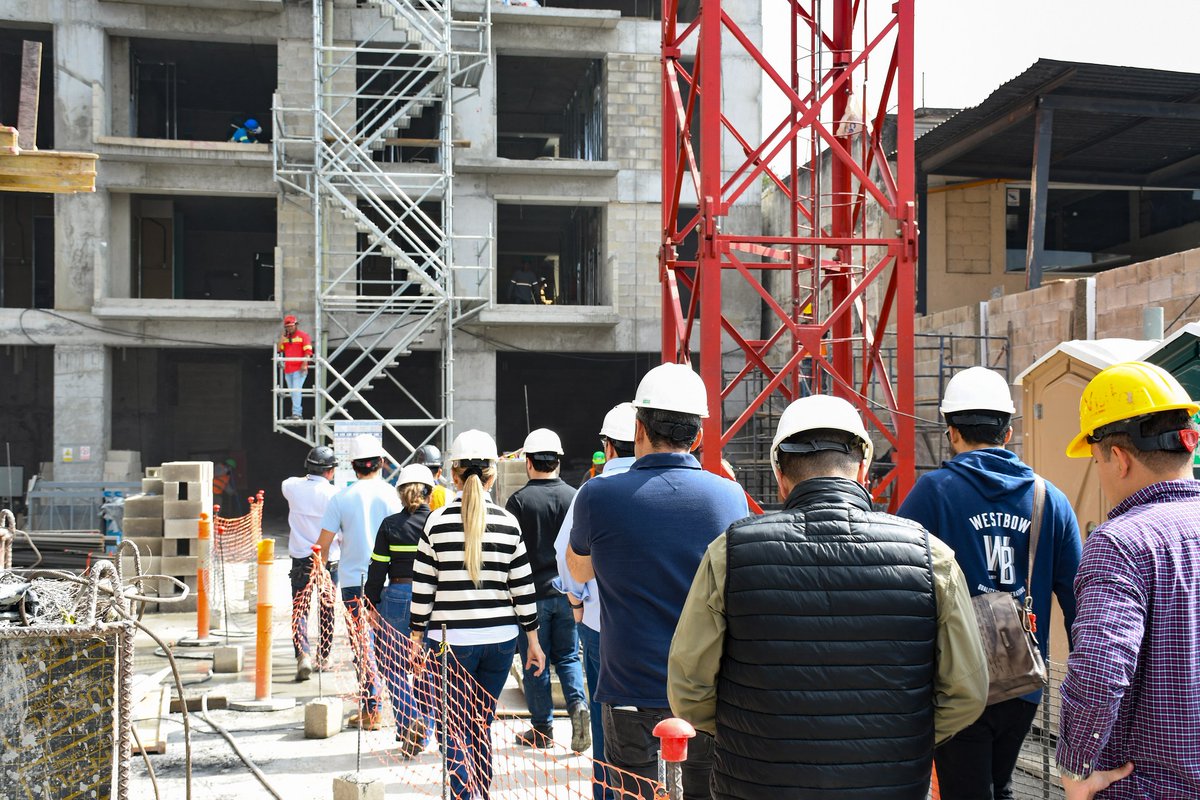 UFMedu's tweet image. El aprendizaje se fortalece cuando se conecta con la realidad.
Durante la visita al proyecto Vicinia El Carmen, los estudiantes de la Maestría en Administración de Proyectos Inmobiliarios tuvieron la oportunidad de conocer de cerca cómo se gestiona y ejecuta un proyecto.
#MAPI