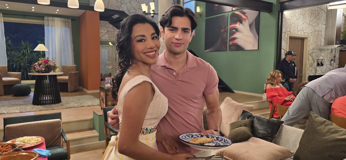 Este domingo 22 de marzo tenemos una cita en punto de las 7:30 pm por <a href="/Canal_Estrellas/">Las Estrellas</a> con <a href="/ArnMercurio/">Aaron Mercury</a> como invitado especial. #MásValeSola #AaronMercury