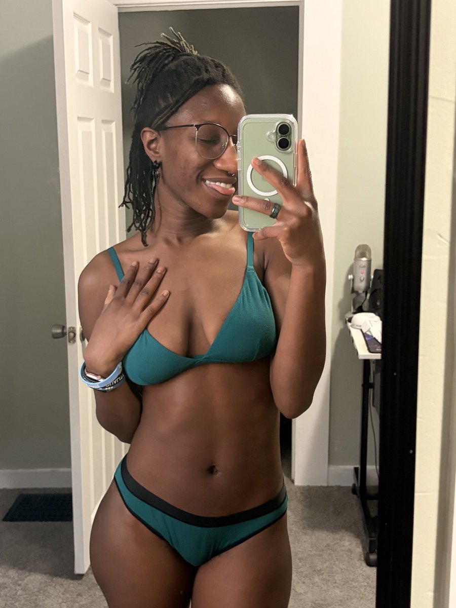 Kayfmx's tweet photo. It’s officially spring and I feel alive again 🙏🏾😩 https://t.co/vgi9Ozb8SJ