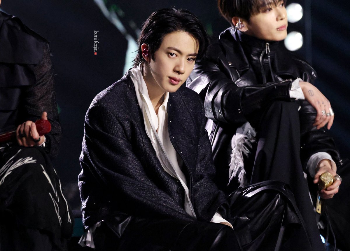 He’s the very definition of kindness &amp; fierceness 💖❤️‍🔥

SIREN JIN
THANK YOU JIN
#BTSLiveOnNetflix     
#BTSLive     #JIN