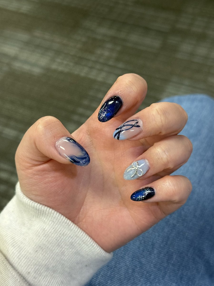 kari 🍒 lukas pr managing 🔜 from prague tweet media