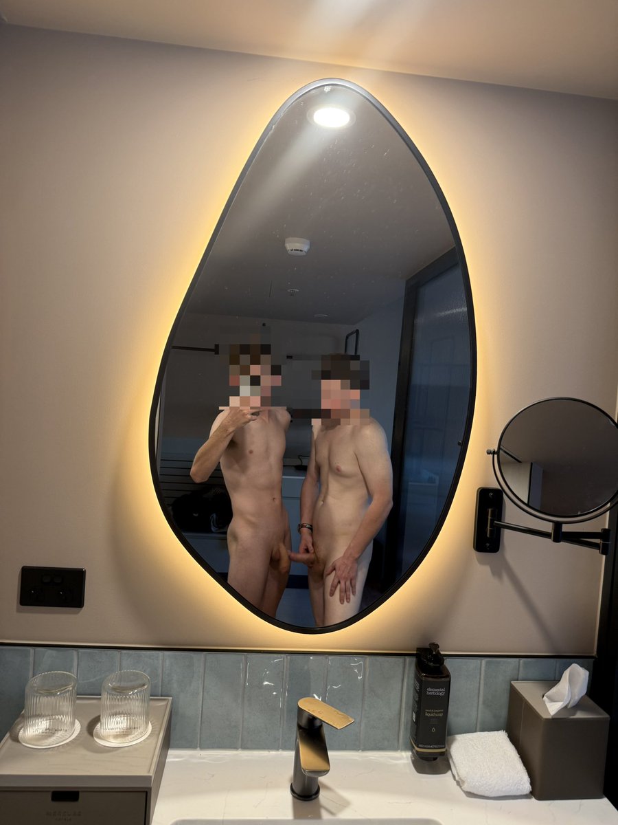 Aussie twink tweet media