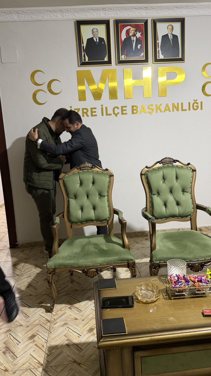 Bayram vesilesiyle dostlarımızla bir araya gelerek güzel ve anlamlı anlar paylaştık. Birlik ve beraberliğin değerini bir kez daha hissettiğimiz bu günün, sağlık, huzur ve mutluluk getirmesini temenni ederiz. Bayramın hayırlara vesile olmasını dileriz.

<a href="/MHP_Bilgi/">MHP</a> 
<a href="/E_SemihYalcin/">E. Semih Yalçın</a>