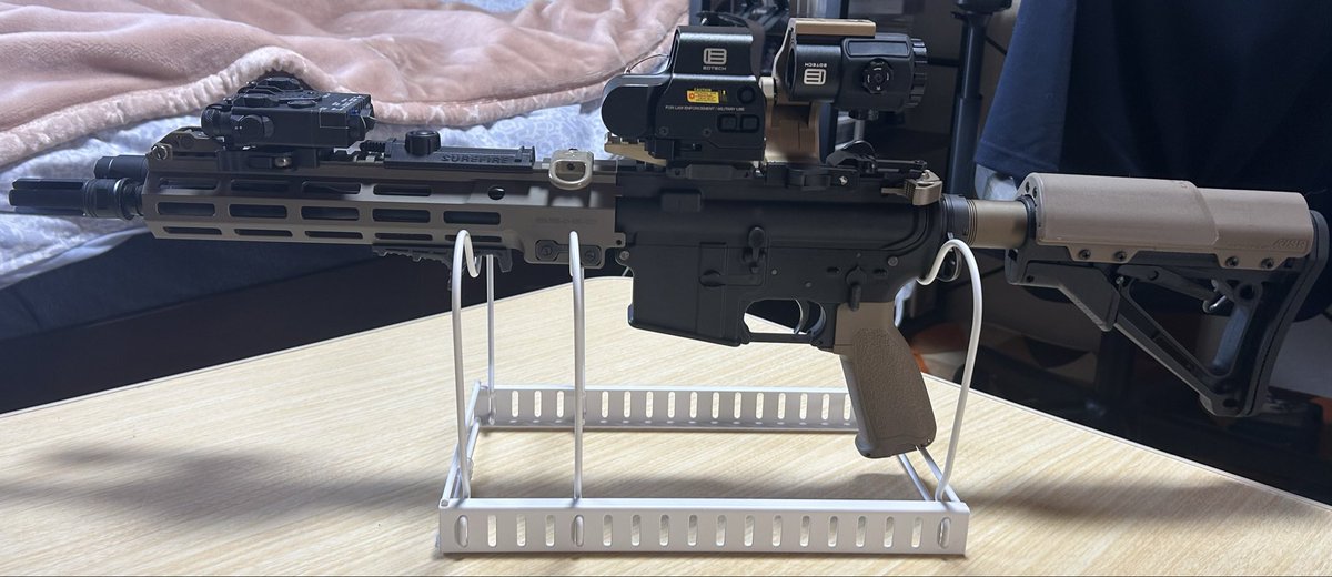 masa52160993's tweet photo. ひとまずこんな感じになった😊TM GBB URG-I
無知なので何かに似せるとかは無いので生暖かい目で見てやってください🙇‍♂️
サバゲー行きたいな😆 https://t.co/xd7Hid99t9