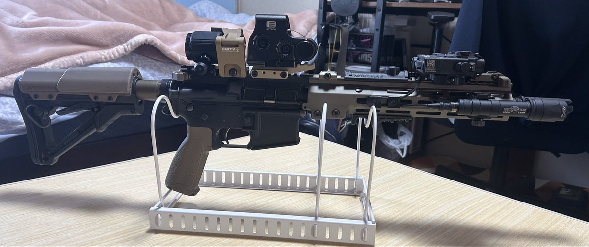 masa52160993's tweet photo. ひとまずこんな感じになった😊TM GBB URG-I
無知なので何かに似せるとかは無いので生暖かい目で見てやってください🙇‍♂️
サバゲー行きたいな😆 https://t.co/xd7Hid99t9