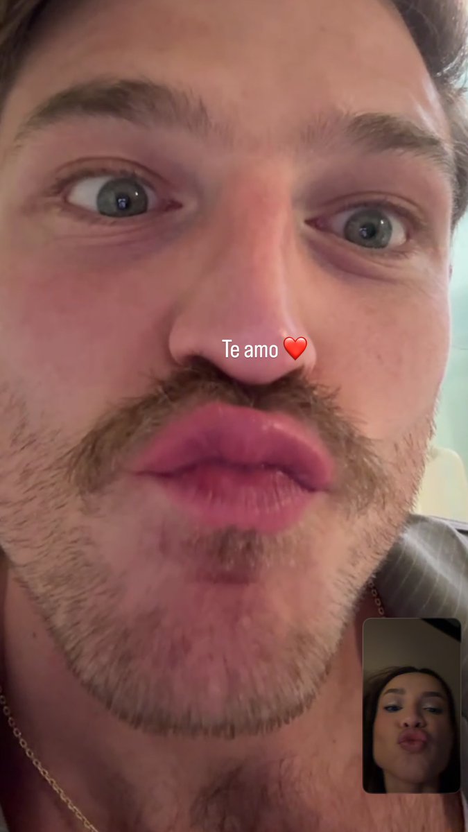 Stories da Ju tweet media