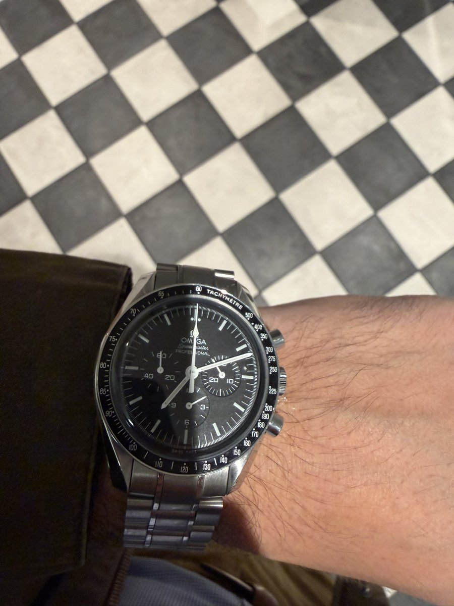 Ze1ooooo's tweet image. ICE Repellant Outfit 

Barbour Bedale Jacket
Ralph Lauren Oxford Shirt
Allen Edmonds Belt 
J. Crew Corduroy Trousers 
Adidas Spezial 
Omega Speedmaster