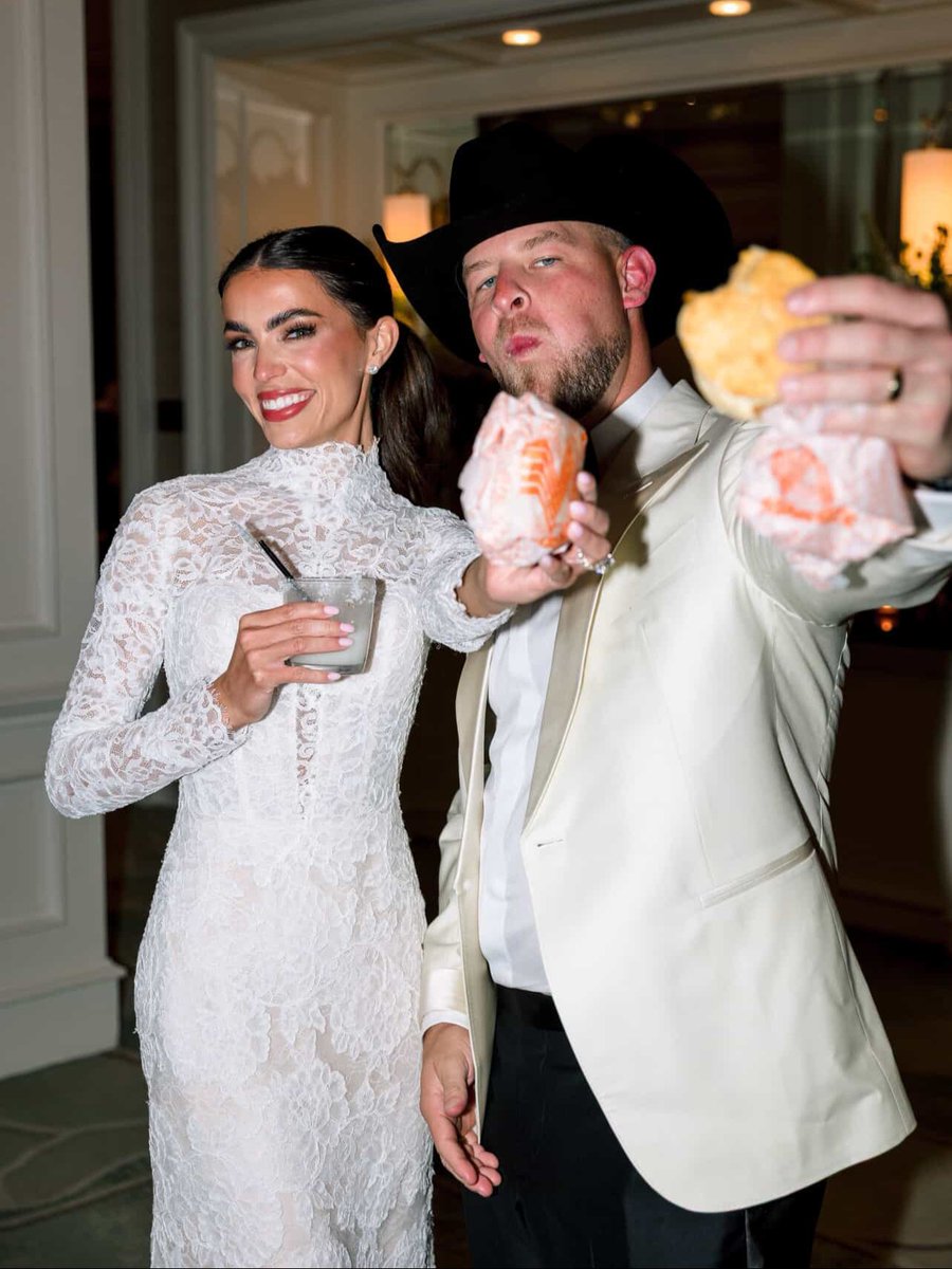 Whataburger® tweet media