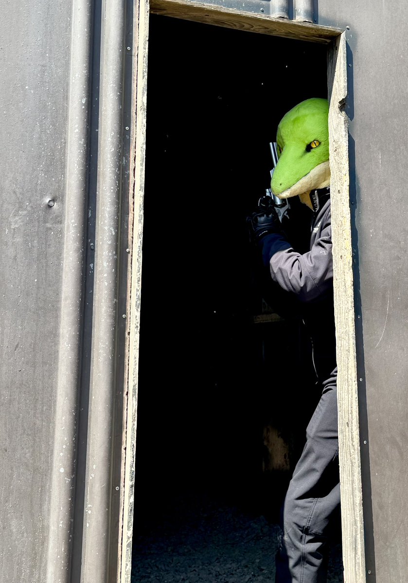 るなーる tweet media