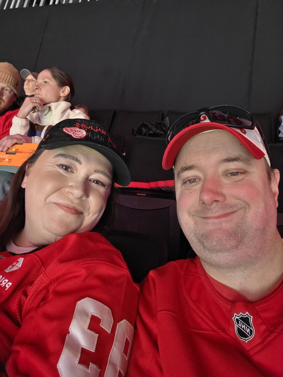 We made a decision at the last second this morning to make the trip and be here for the <a href="/DetroitRedWings/">Detroit Red Wings</a> vs Boston!!!! 

#LGRW