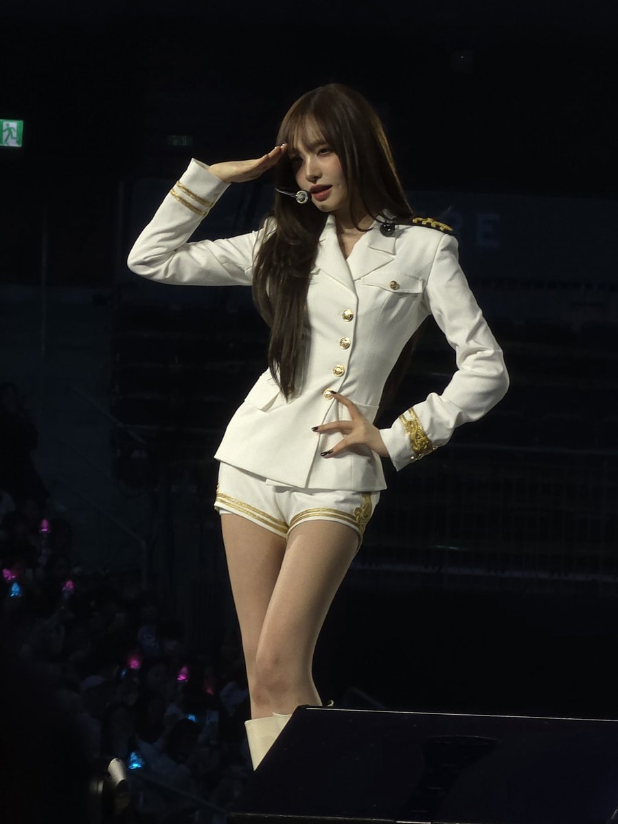 lizzie 𝜗᭪ tweet media