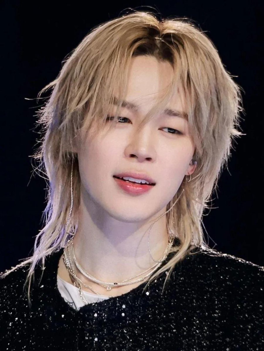 昨日のジミンのこのスタイルで、本国アミ達は아기사자(赤ちゃんライオン)って言ってるのね。
本国アミ、いつも的を得た表現のニックネーム付けるなぁと感心しちゃう。愛が爆発してるよね。