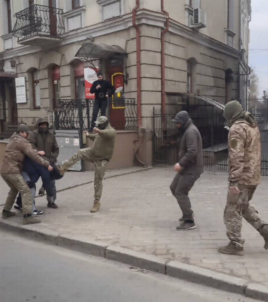 Denys Yelisevych tweet media