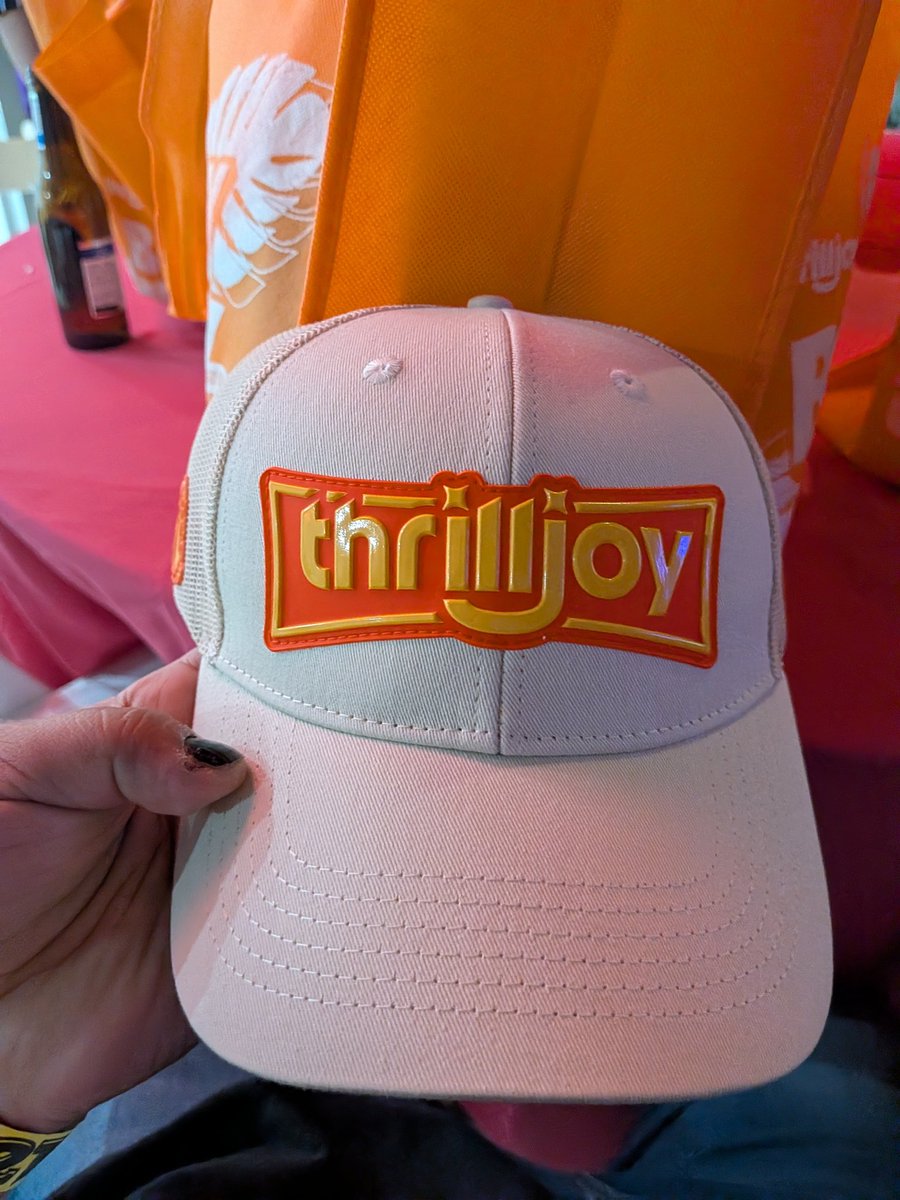 (-(-(-👽-)-)-) tweet media