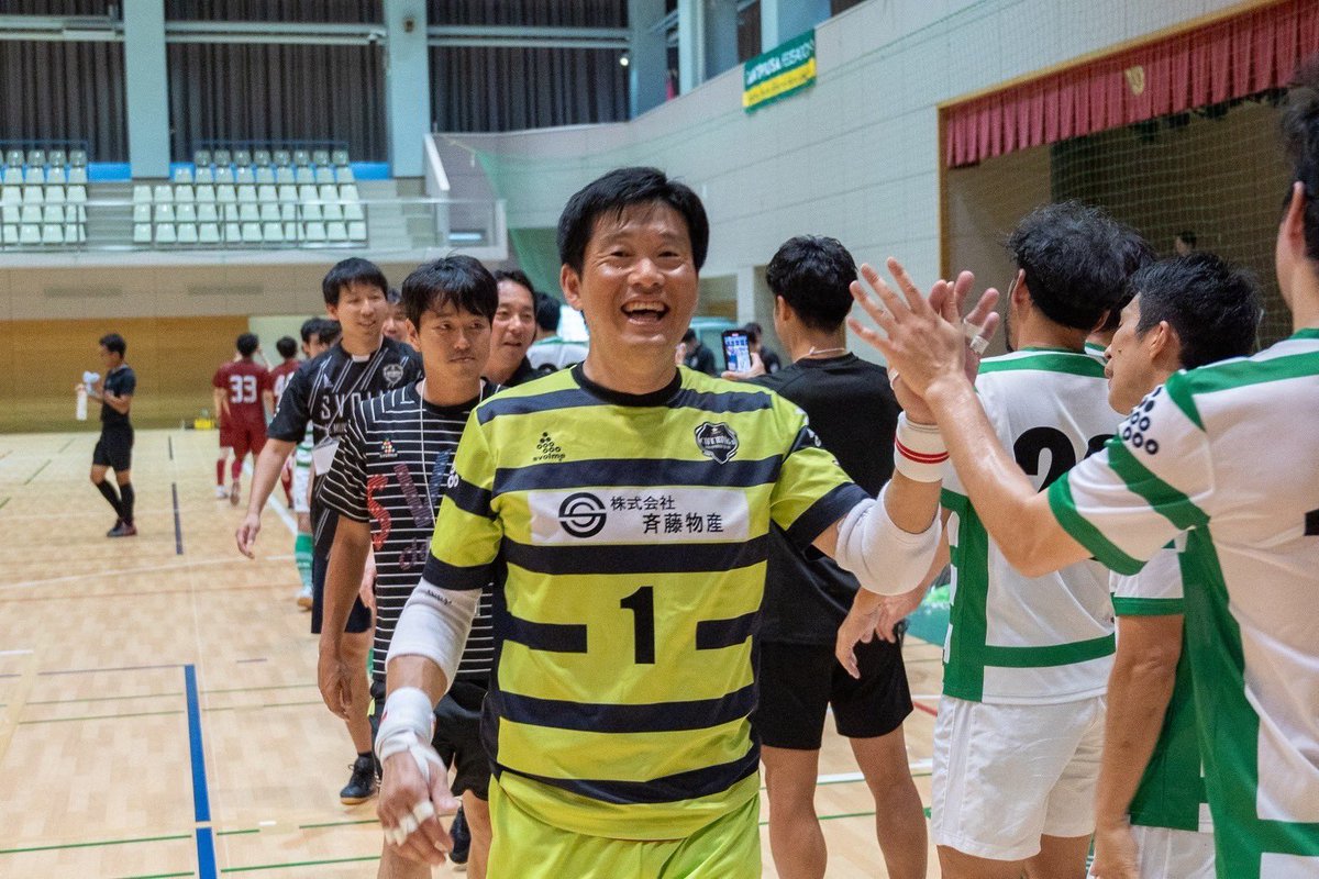 🔴選手情報⚫️
2025シーズンをもって引退することとなりましたのでお知らせいたします。

No, 1 門田　誠

2022シーズンから復帰し、まこぷー(爆)の愛称で親しまれた守護神
幾度となくチームのピンチを救ってくれました！

2024シーズンには49歳にして関東リーグベスト5を受賞

漢門田、引退。
