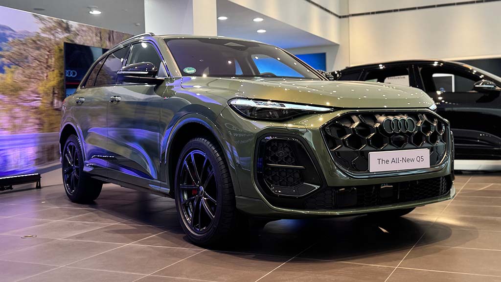 carguideph's tweet image. The third-generation 2026 Audi Q5 lands in the Philippines. #Audi #AudiPhilippines #AudiQ5 #LuxurySUV #CarLaunch #CarGuidePH 
carguide.ph/2026/03/third-…