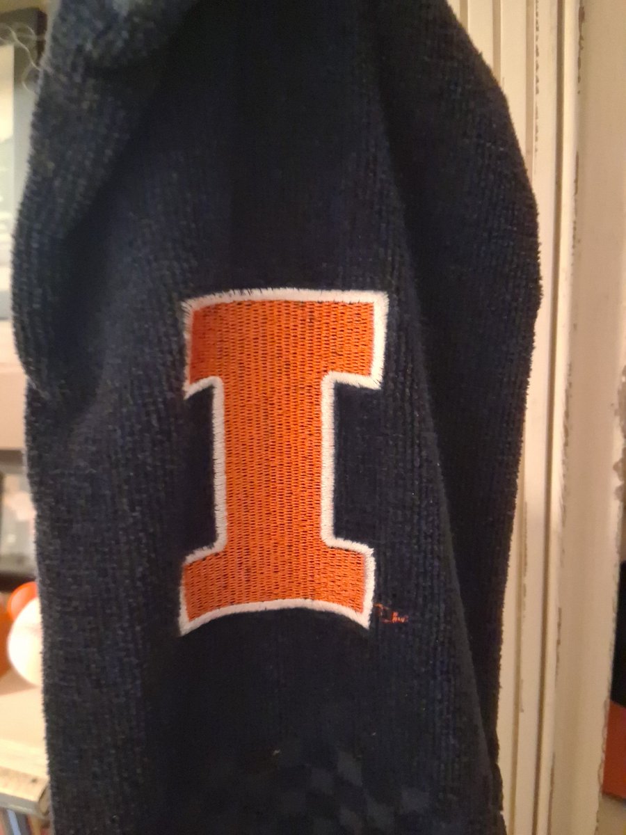 lhbpp's tweet photo. @BBarn64 @IlliniLearfield Varsity App Miami.  I-L-L!! https://t.co/Xp4PMEou24