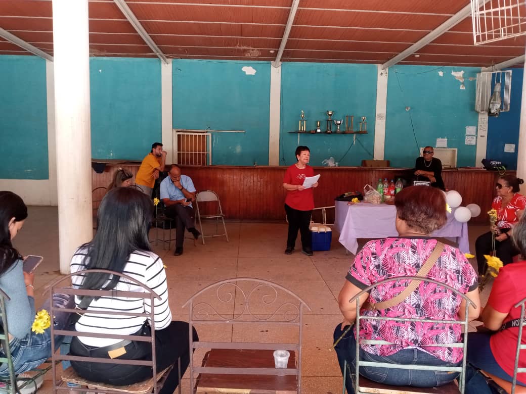 mmczoficial's tweet photo. #21Marzo 
📸 Así se desarrollo el conversatorio: "Evolución de la mujer trabajadora. Retos y papel hoy", realizado este sábado 21 de marzo, en el Estado Carabobo, que contó con la ponencia de nuestra camarada Adelaida Zerpa. https://t.co/EiNiyMvLbk