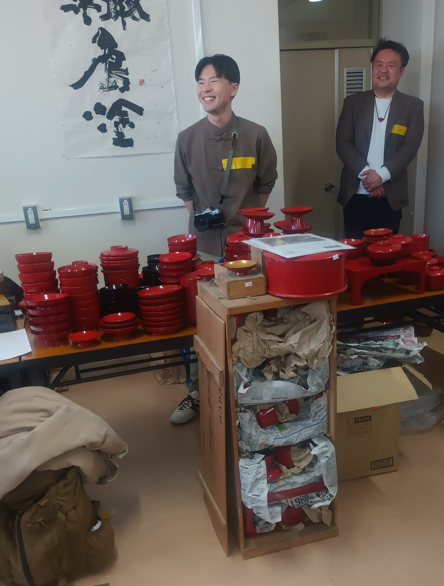 #山肉会
震災から救出された、100年ものの輪島塗の展示販売。御膳2セットずつと飯櫃をお迎えさせていただきました。手に持つと何とも言えない温もり。
これで茶懐石料理にいつでも挑戦できます🙌
素敵な漆器をありがとうございました。