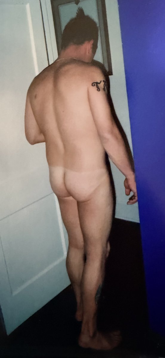 20JGC11's tweet photo. Them back in the day tan lines https://t.co/0XMI4dYk2X