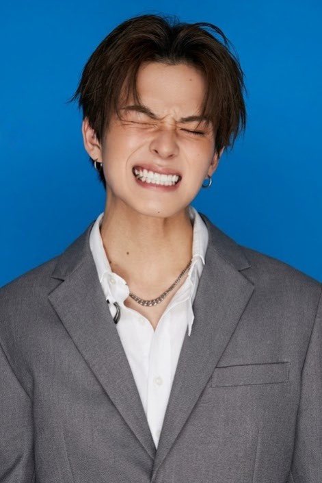 이표정으로 사진찍은 사히 거의 처음 봐 자주해줘