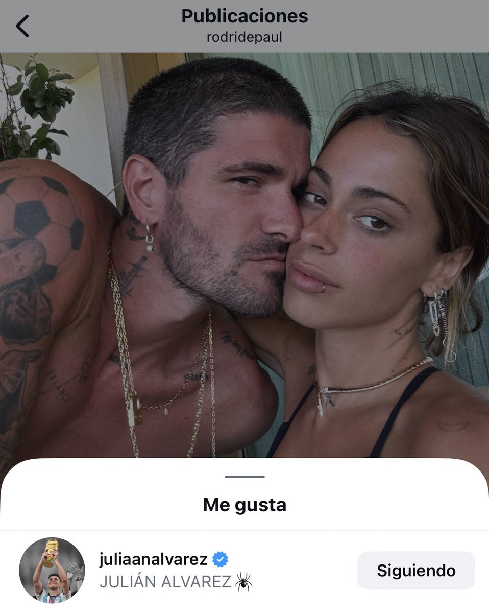 ejf249's tweet photo. me acordé de julián acompañando a de paul al recital de tini y cantando buenos aires kjjjj ése amigo que siempre te hace la segunda https://t.co/ok3uCYWTRO